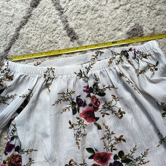 ✨Flower Flowy Top✨ - Picture 2 of 6